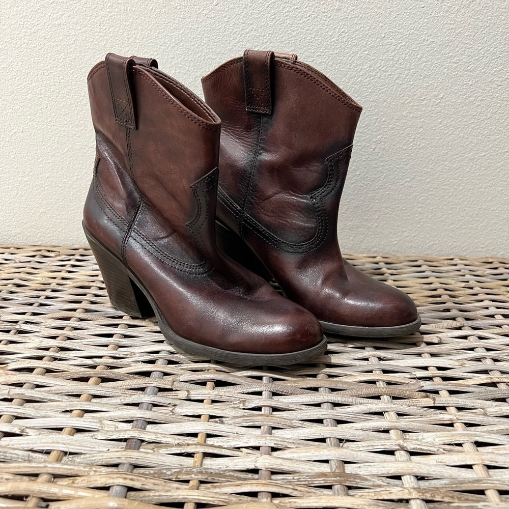 Antonio Melani Women’s Brown Leather Ankle Boots, sz 6, fall/winter, heeled, GUC